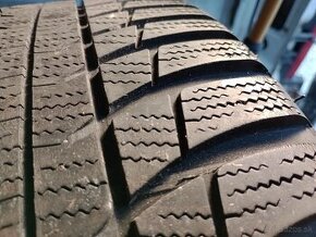 Predam 2ks pneu 245/45/r17  zimne 99V  Bridgestone