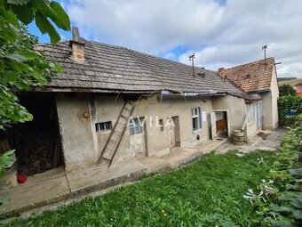 NA PREDAJ: 2izbový vidiecky dom so záhradou na pozemku 2145m