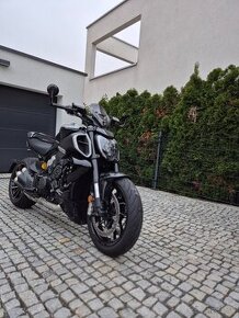 DUCATI Diavel V4