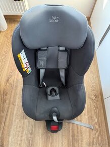 Britax Romer Dualfix pro M 61-105cm