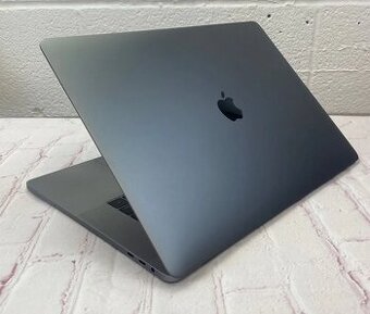 Apple MacBook Pro 15-inch, 2017