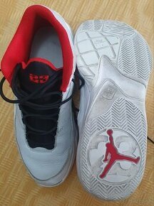 Jordan max aura 3