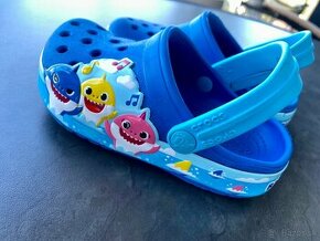 Crocs Shark Band velkost 8