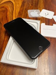 Apple iPhone SE 2020 64gb Black - ako novy, bez škrabanca