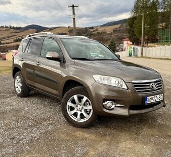 TOYOTA RAV4,r.v 2011, benzín,automat,4x4