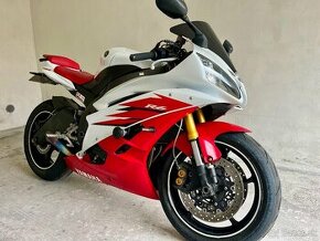 Yamaha R6 - 1