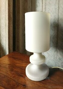 Retro biela lampa