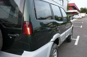 nissan terrano 2.4i