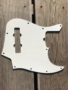 Predam pickguard na jazz bass