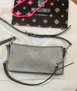 Strieborná crossbody DKNY kabelka