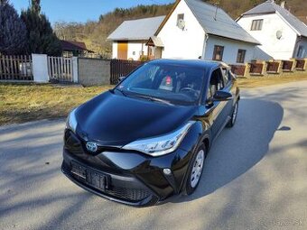 Toyota C-HR 1.8 Hybrid E-CVT rok 2021