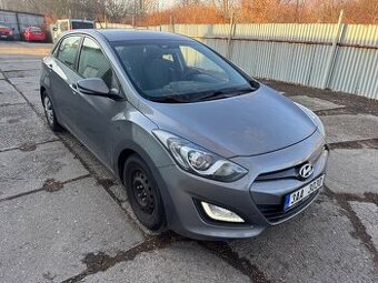 HYUNDAI I30 1,4 16V,73 KW,ROK 2012,NAJ 175 TKM,KLIMA,DOHODA