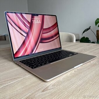 Apple MacBook M2 2022