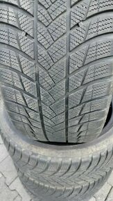Predám 4 zimné pneumatiky 245/40 R18 93V Bridgestone