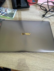 Asus ZenBook  UX390UAK 12’  i5-7200 512GB SSD 8GB