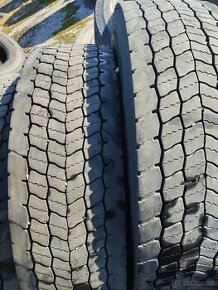 Pneu. 295/80 R22,5