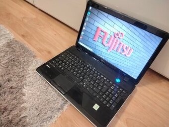 15,6" Fujitsu Lifebook / 120gb ssd / 4gb ram / Windows 7