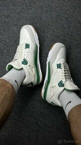 Nike Air Jordan 4 Retro "Pine Green"