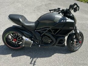 Ducati Diavel Carbon 2017 - 1