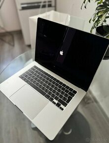 MacBook Air 15 2025 M3 24gb 1T