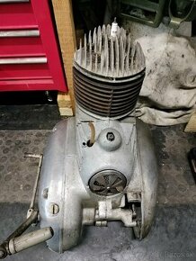 Jawa perák 250 . kompletný motor