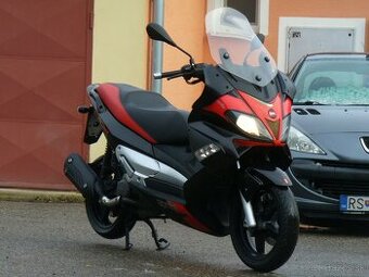 Aprilia SR max 125 i