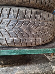 Predam 2ks GoodYear zimne  215/65/R17 SUV