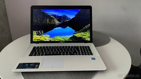 Asus X751S biely