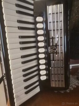 Predàm akordeón HOHNER 96 b F IV. P