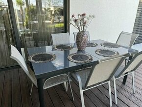 Stôl + stoličky