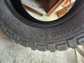 Mud terrain 255/75 r17 - 1