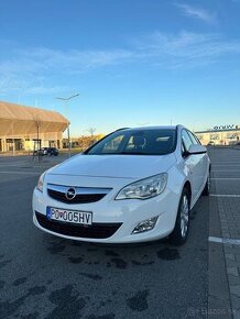 Opel Astra J 2011