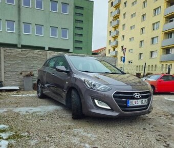 Hyundai i30 1.6 CRDi - nafta