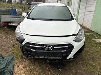 Predám havarovaný Hyundai i30CW 1,6crdi