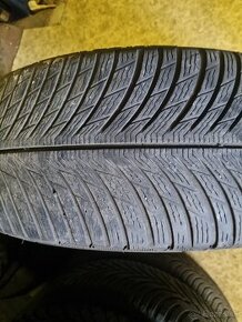 235/45 R18 Michelin alpin