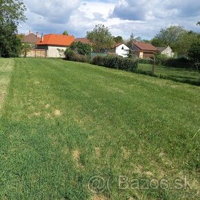 Na predaj pekný slnečný pozemok Bezenye Maďarsko