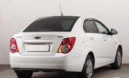 chevrolet aveo 1.2i rok 2012 sedan biela farba