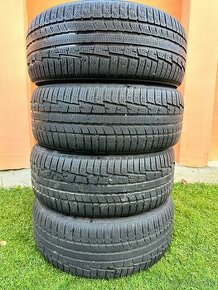 Predam zimne pneu Nokian 235/55R17