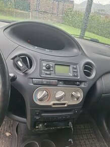 Predam toyota yaris1,0 vvti,2005 - 1