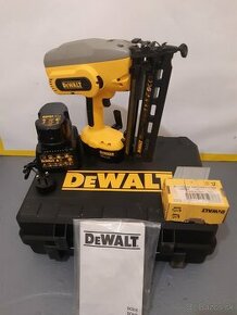 Klincovačka Dewalt+2x akú batéria