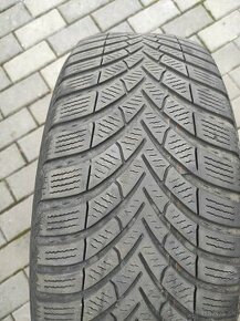 Predám dve zimné pneu Semperit 215/60R16