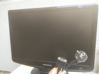 Monitor 20" 51cm