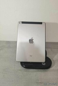 9.7" tablet iPad Air 2 / 64GB Cell menšia prasklinka