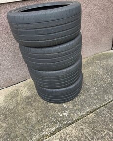 285/40 R21 + Audi A6 2019 dvere c8