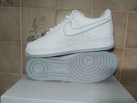 Pánské tenisky Nike Air Force 1 '07, velikost 45,5