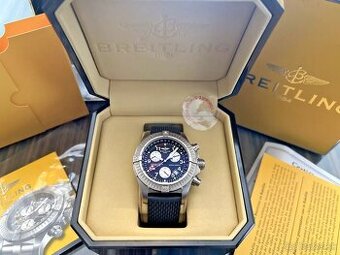 Hodinky Breitling Avenger M1 Titan 44mm