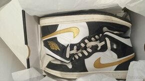 Air Jordan 1 Mid SE Black Gold