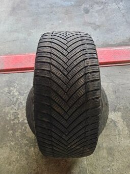 225/40 R18 - 1