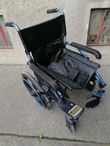 Motorovy invalidný vozík