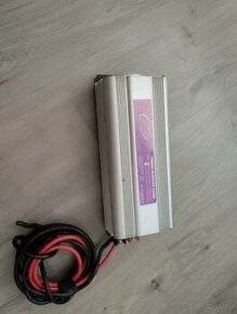 Menič napätia 12v/220v-1000w